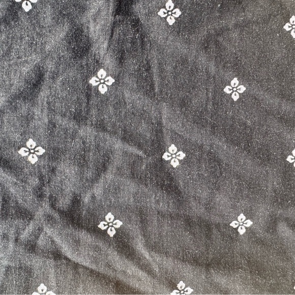 Black Pants with White Pattern woman’s Crop Croft & Barrow midrise - Picture 2 of 6